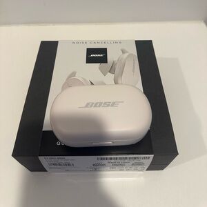 Bose QuietComfort Earbuds in White